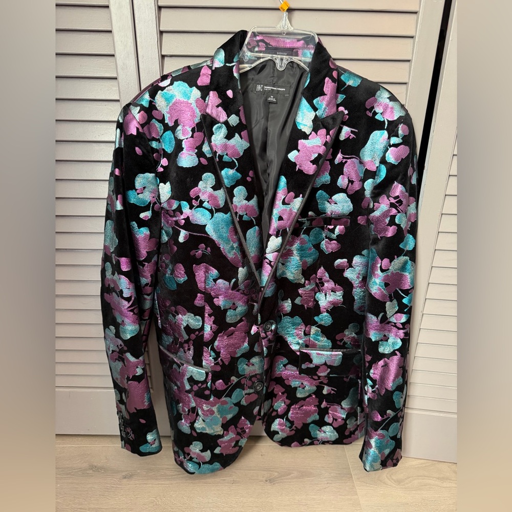 INC international slim fit men’s velvet and floral foil print blazer. Medium